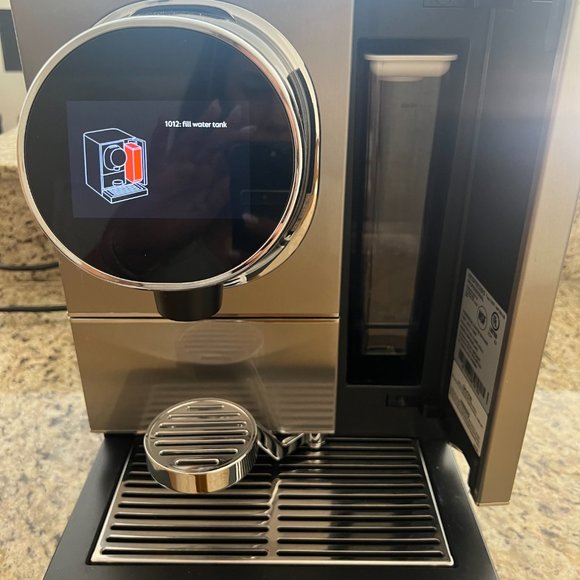 Nespresso Momento 100 Touchscreen Single-Serve Capsule Espresso Machine - Picture 5 of 8